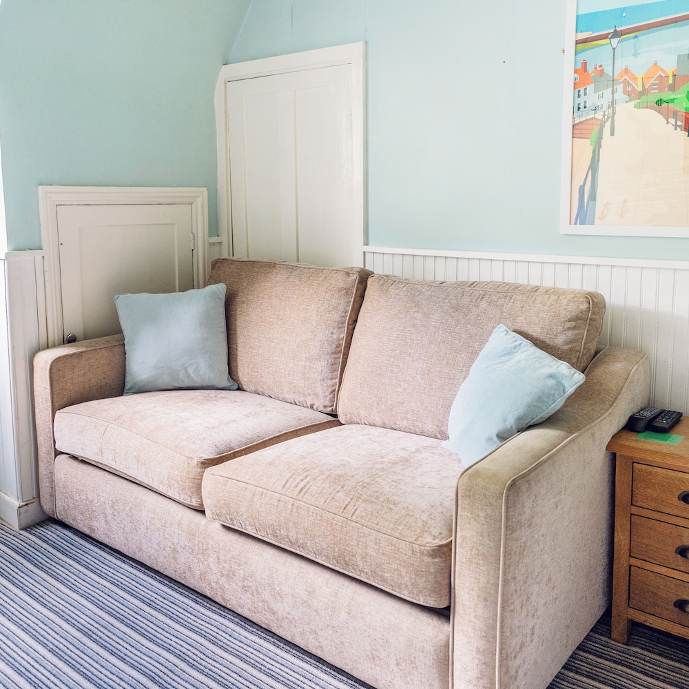 Broomfield House 34/50
