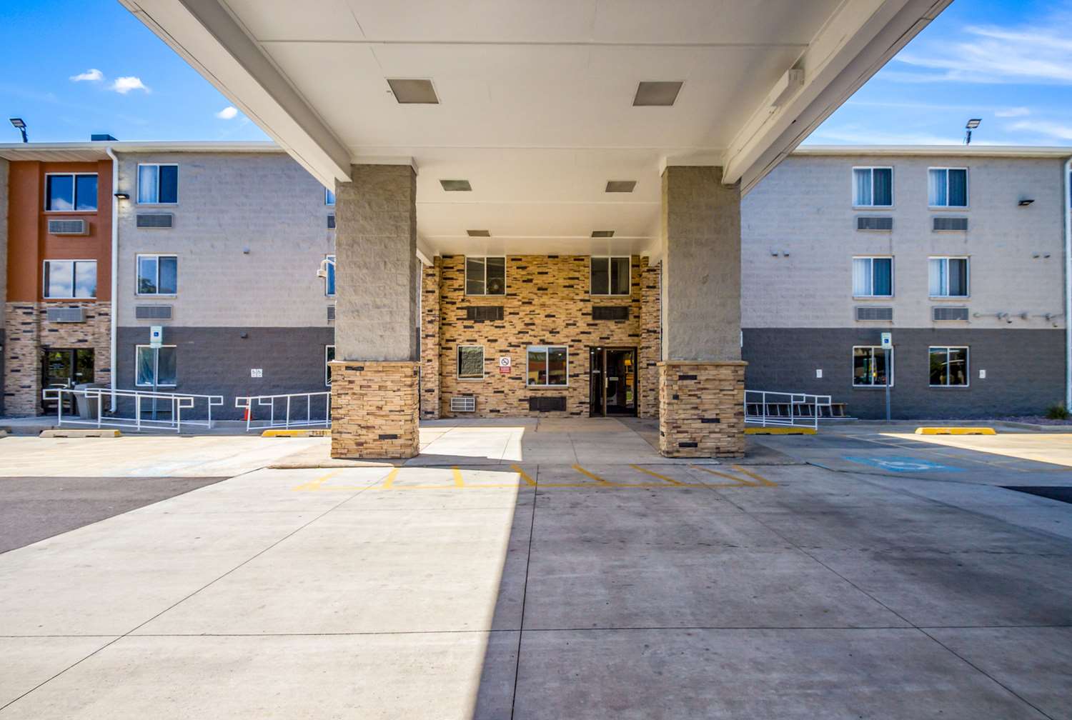 AmericInn by Wyndham Madison WI 13/14