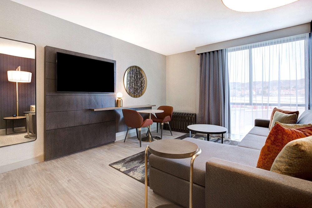 DoubleTree by Hilton Palmdale 22/75