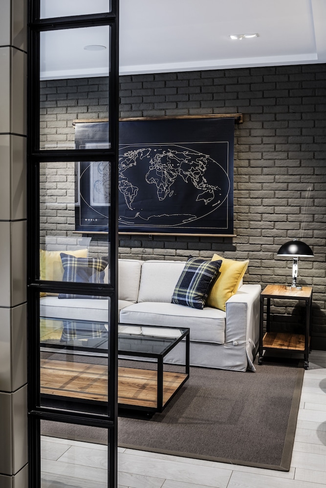 Midtown Apartments 44/72