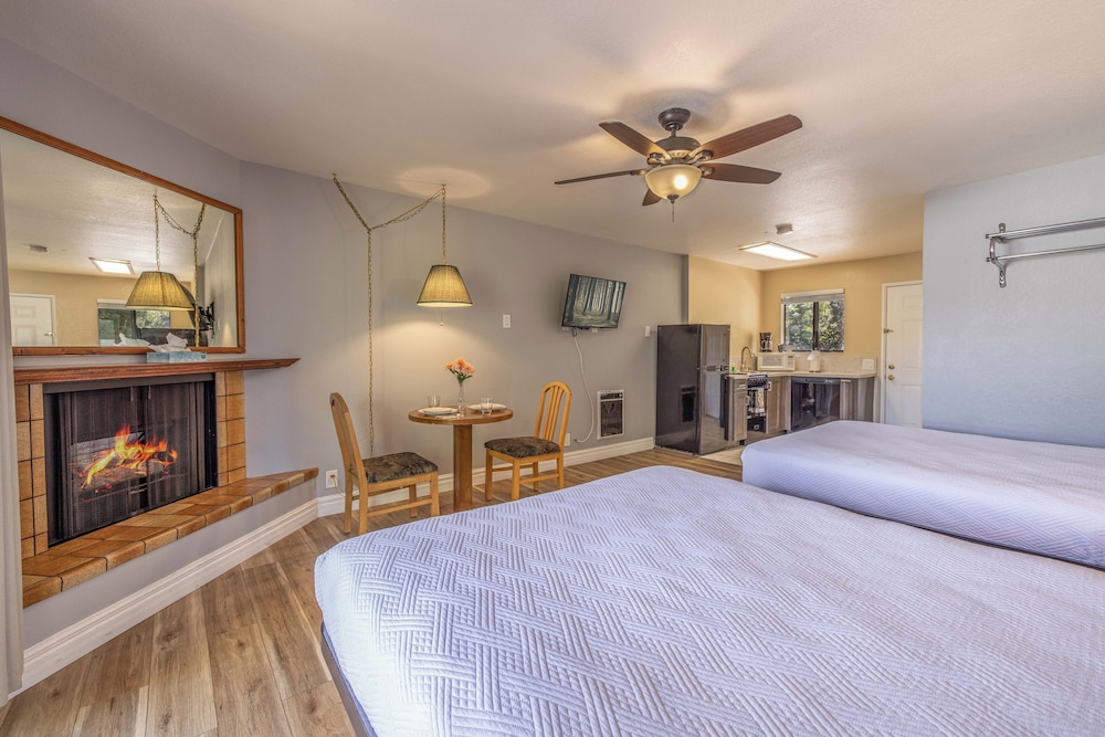 Big Bear Lakefront Lodge 17/50