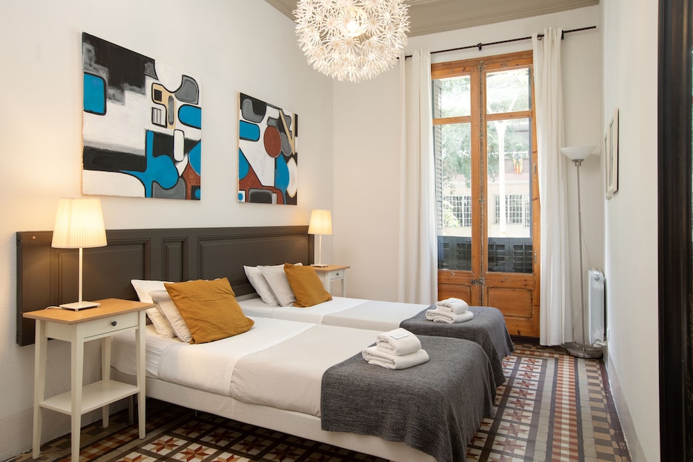 ROOM, TRIPLE, TWIN BEDS