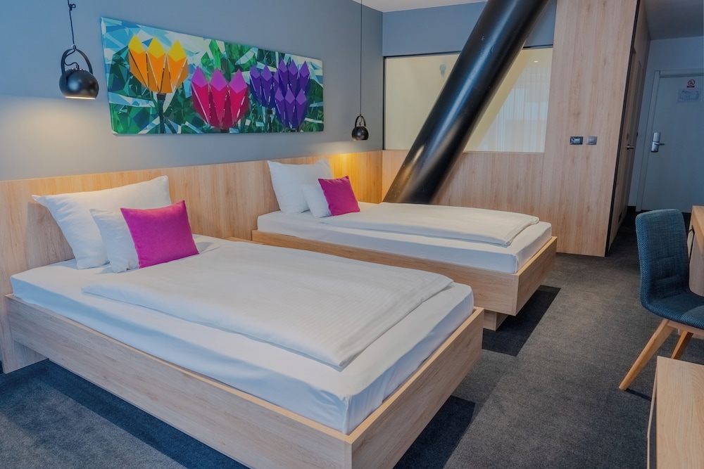 SUPERIOR, TWIN BEDS