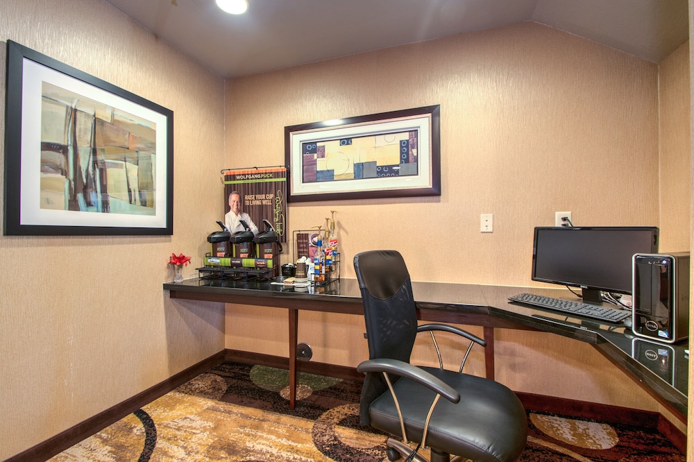 Cobblestone Inn And Suites Holyoke 29/37