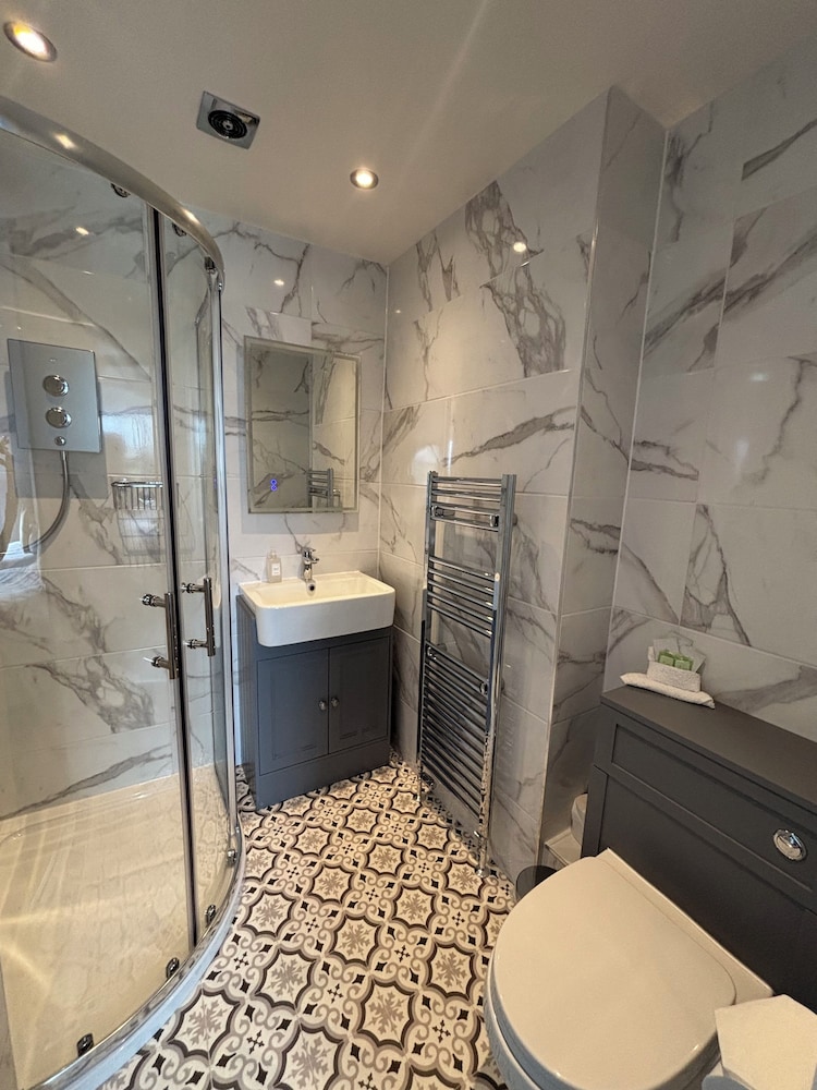 Clarin Guest House 22/28