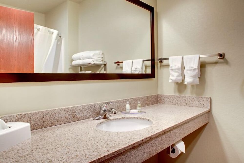 Cobblestone Inn & Suites - Carrington 62/67