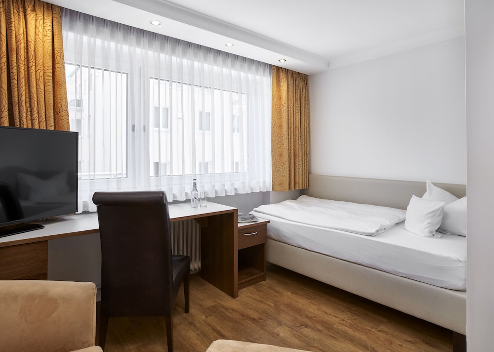 ROOM, SINGLE