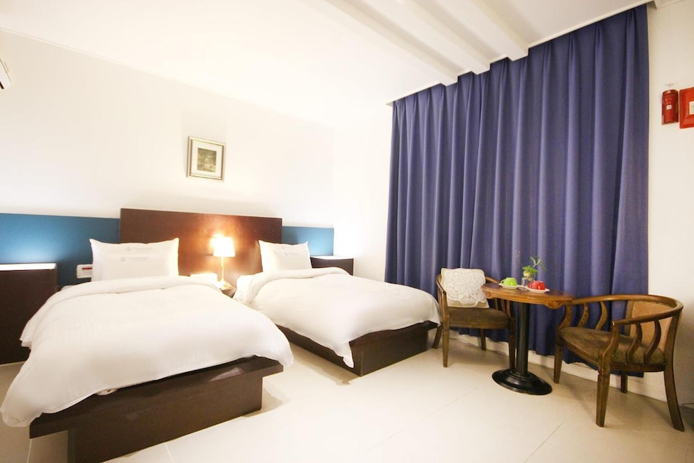 Charmant Hotel 6/24