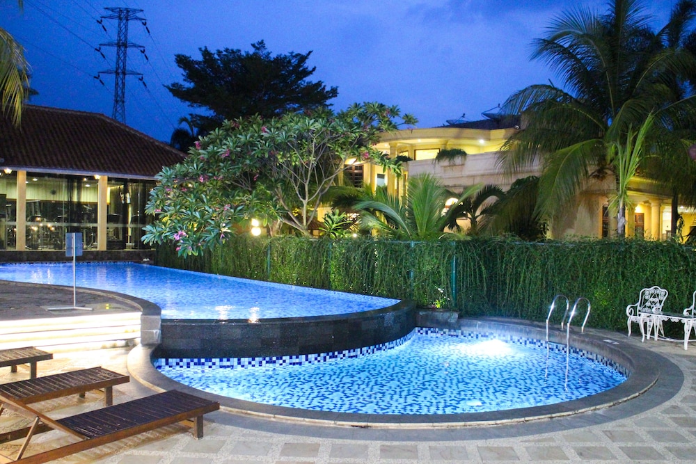 Narita Hotel Tangerang 30/33