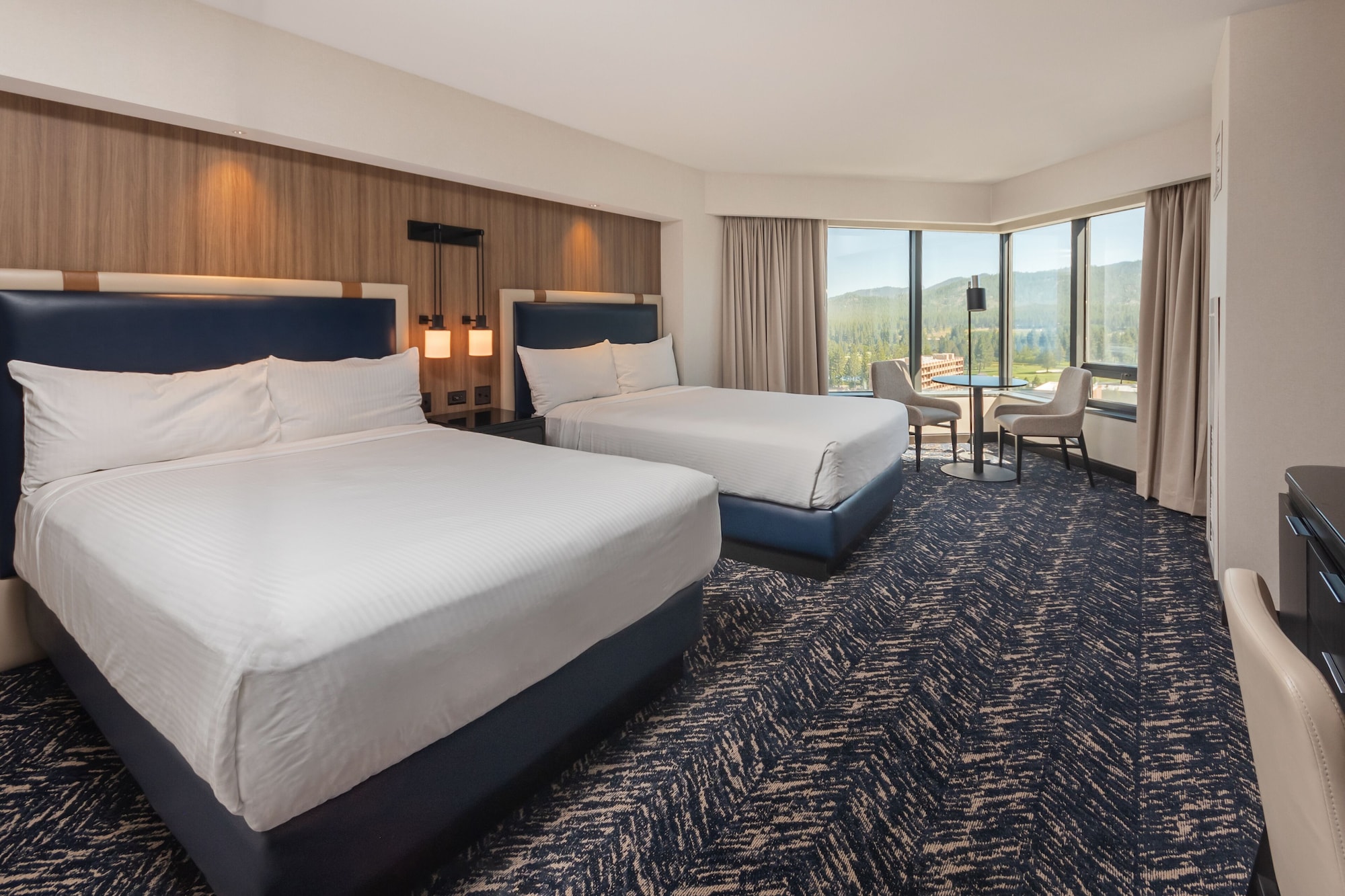 Romulus, Luxury, 2 Queen Beds، Caesars Republic Lake Tahoe 7/10
