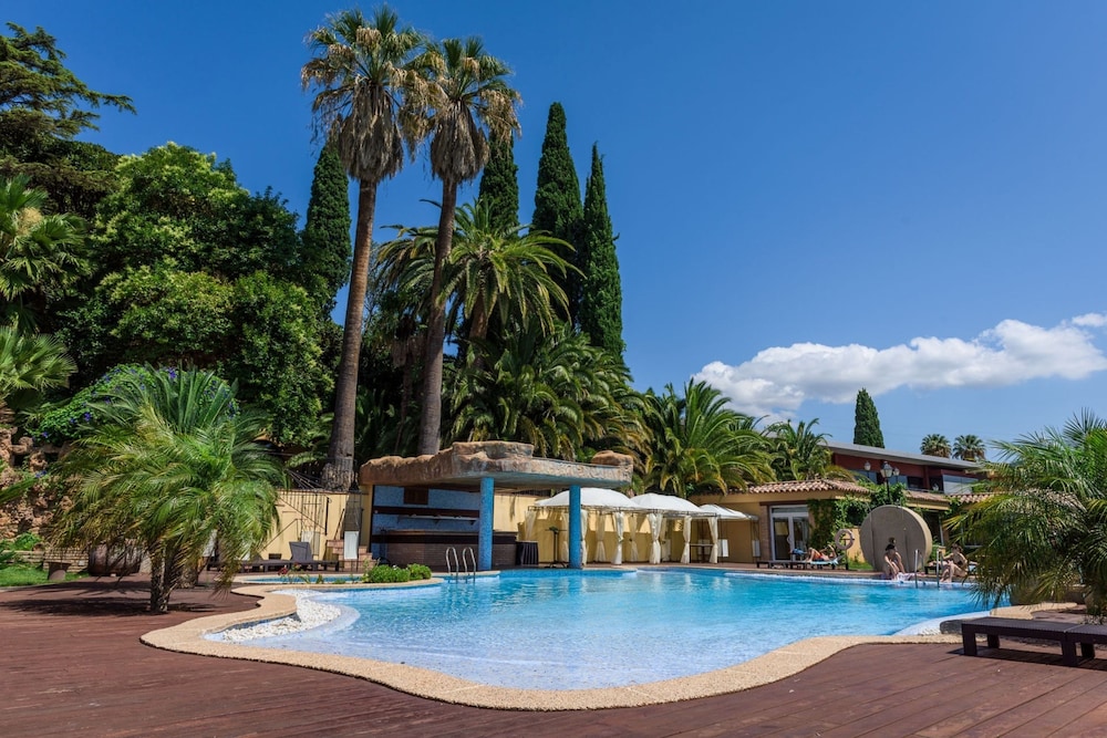 Villa Retiro Resort 2/48
