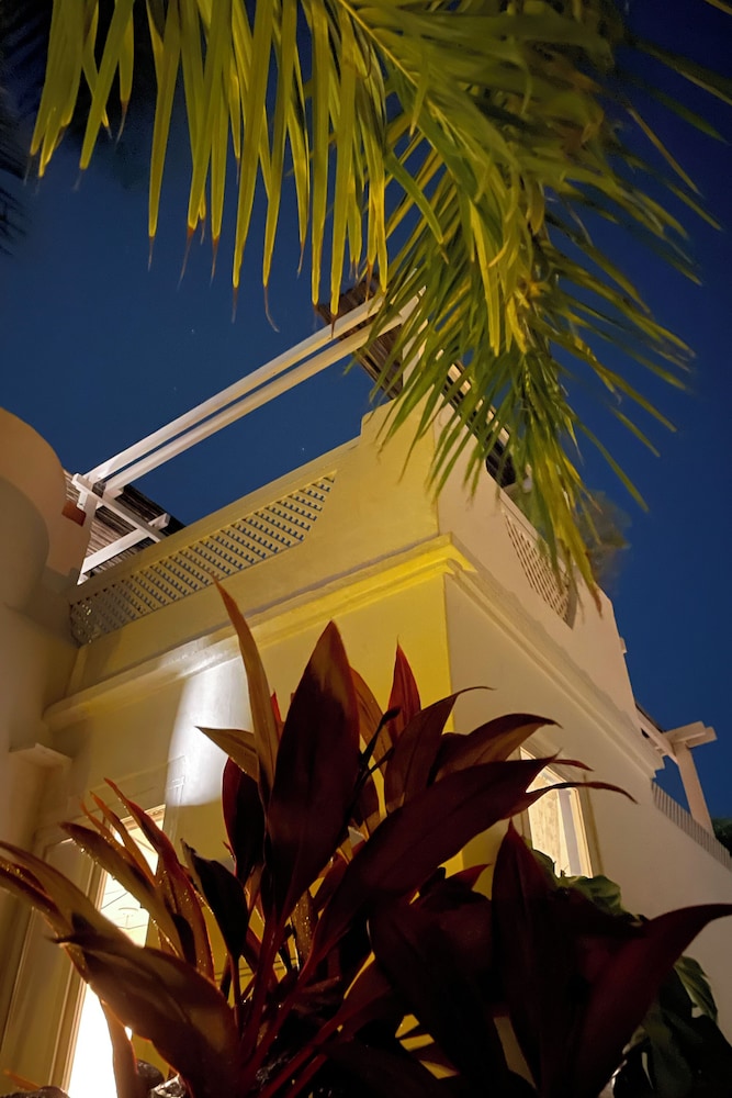 Les Lezards Bed Breakfast 56/63