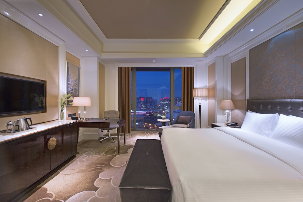 GRAND, DELUXE, KING BED