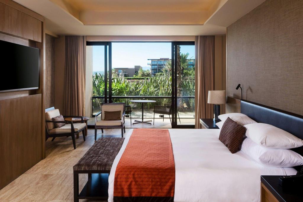 Luxury, Suite, King Bed, Resort View, Sofa, Terrace, Ground Floor، JW Marriott Los Cabos Beach Resort and Spa 2/6