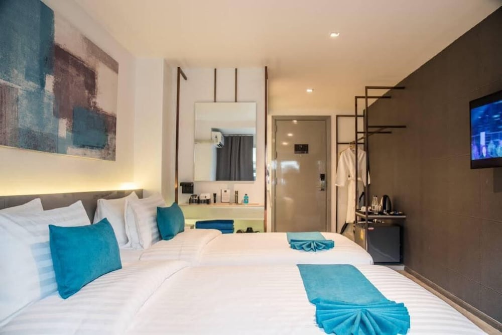 EXECUTIVE, DOUBLE OR TWIN BED