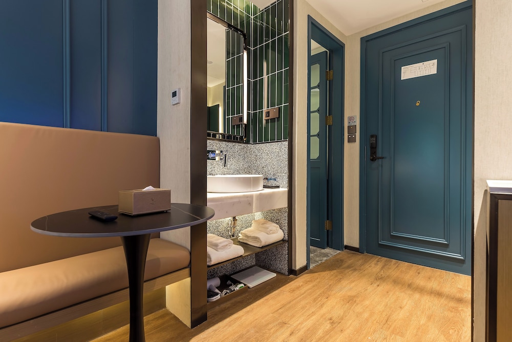Jinglai Hotel (Shanghai Bund East Nanjing Road Pedestrian Street) 28/50