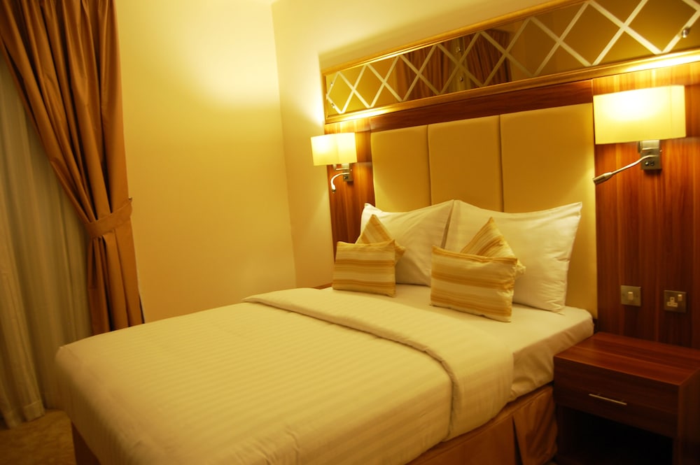 SUITE, KING BED