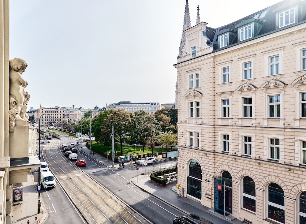 PENSION BARON AM SCHOTTENTOR HOTEL 41/50
