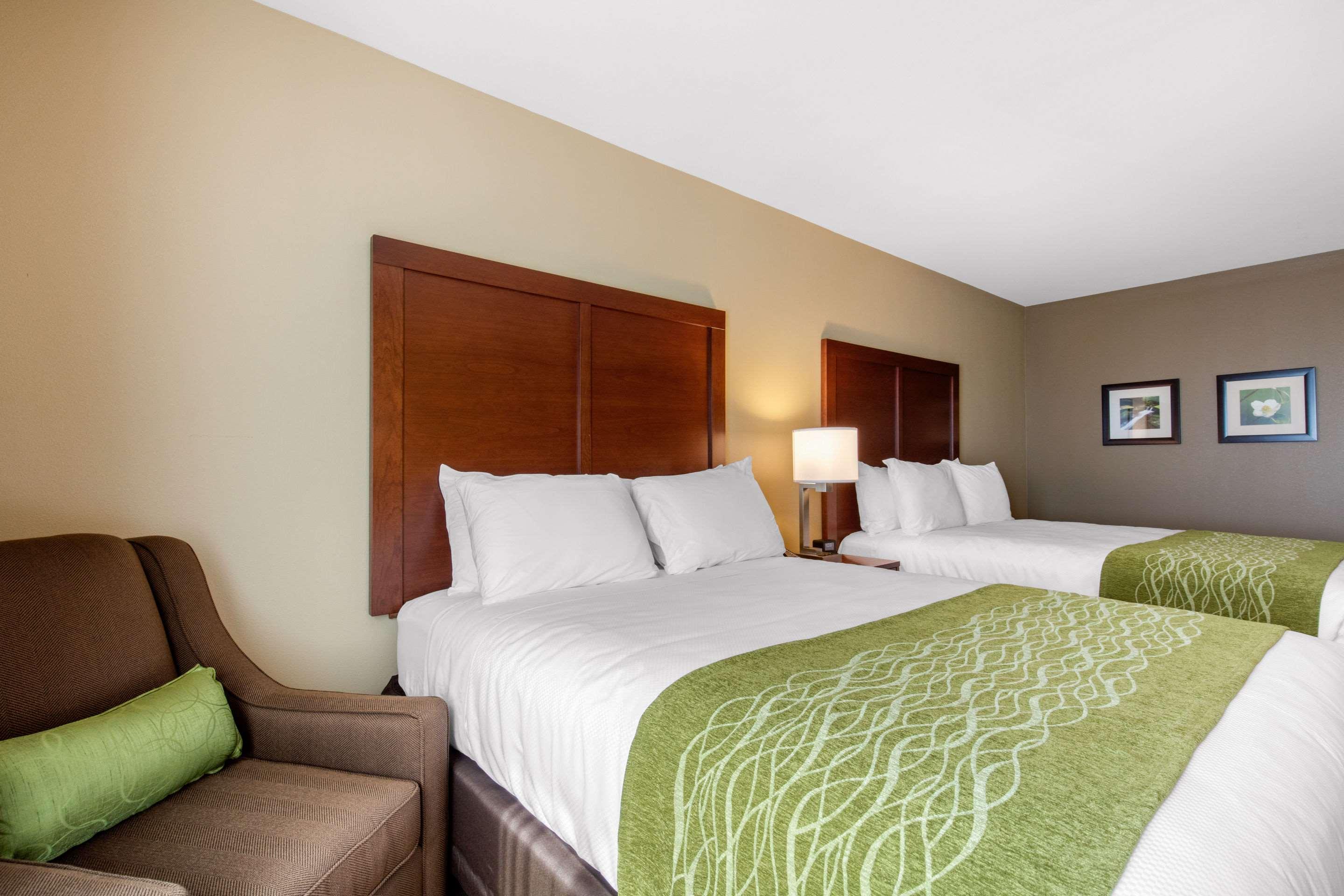 Room, 2 Queen Beds, Comfort Inn & Suites At Crossplex Village 2/9