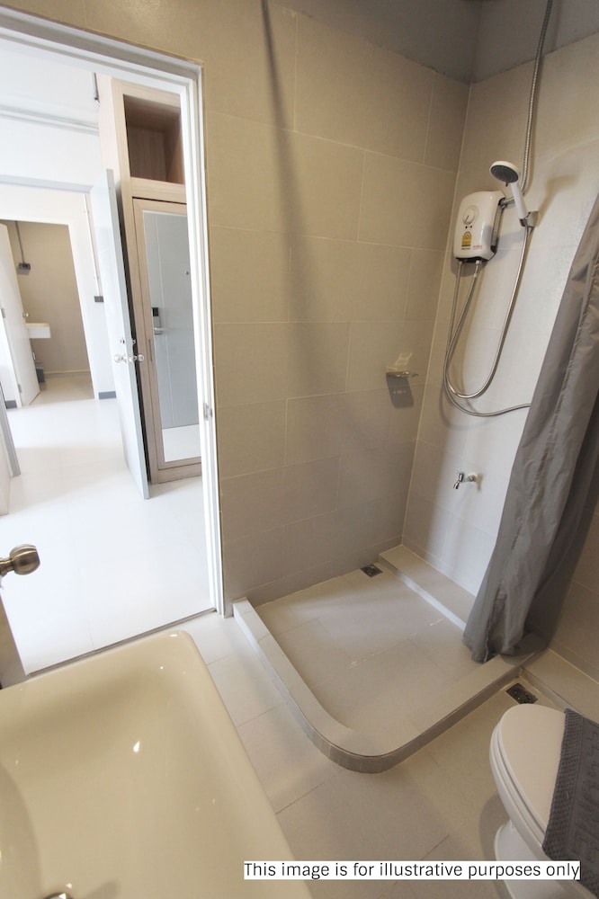 Rajthani Hotel 43/44