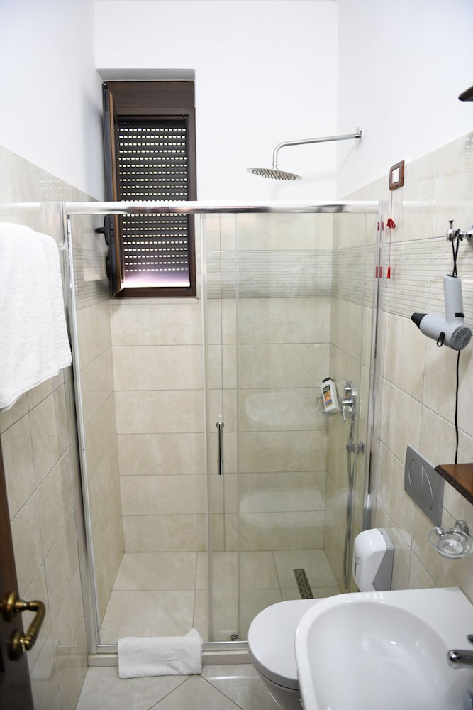 Hotel Kaceli 70/76