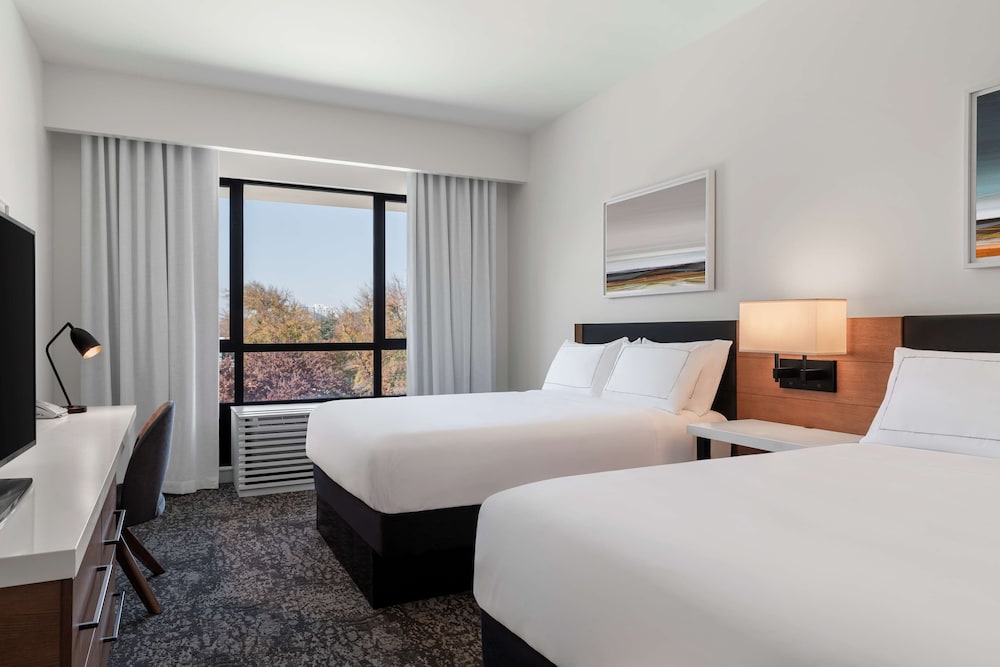 The Fort Sutter Sacramento Tapestry Collection By Hilton 27/77
