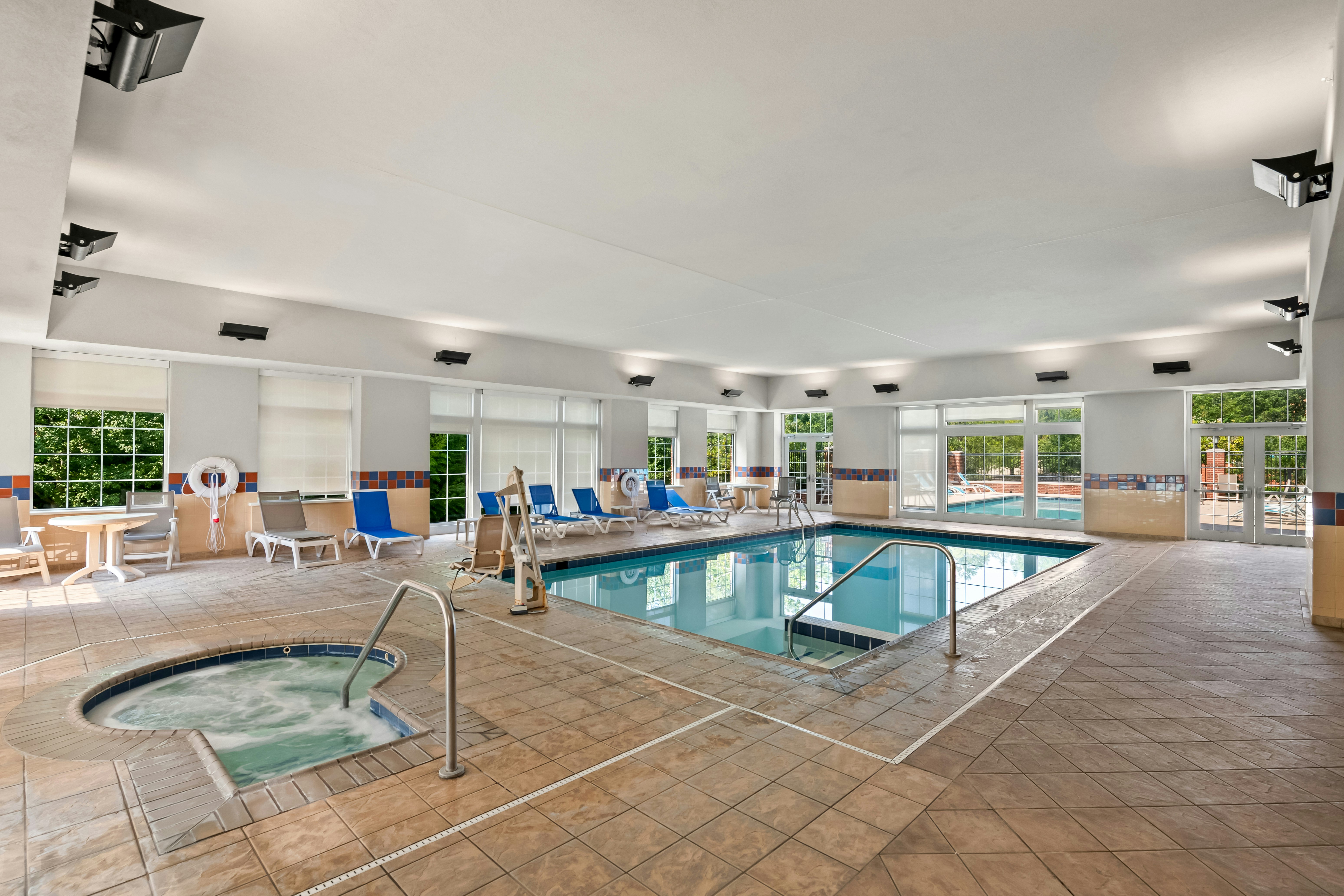 Hampton Inn And Suites Williamsburg Central 26/56