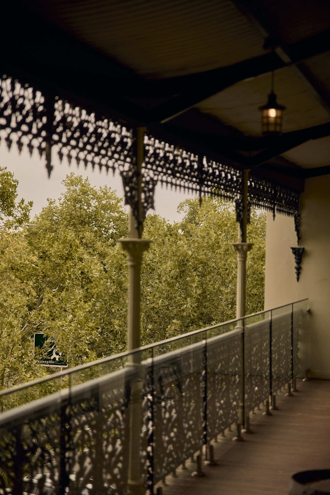 Yarra Valley Grand Hotel 4/50