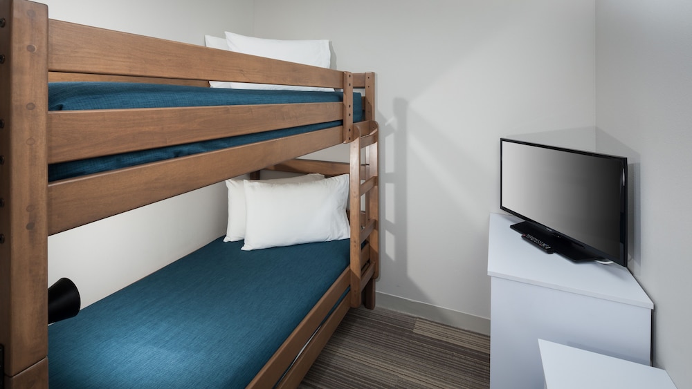 Holiday Inn Express Suites Orlando At Seaworld An Ihg Hotel 15/57