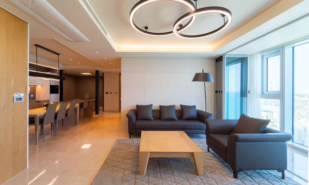 NEWCZ LCT RESIDENCE 18/48