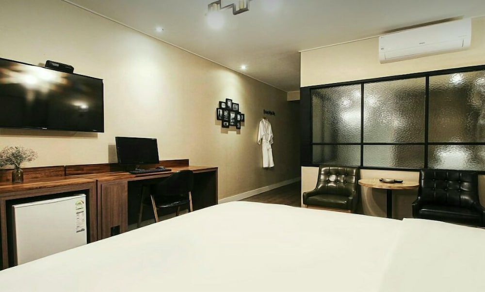 The Hotel Changwon 8/13