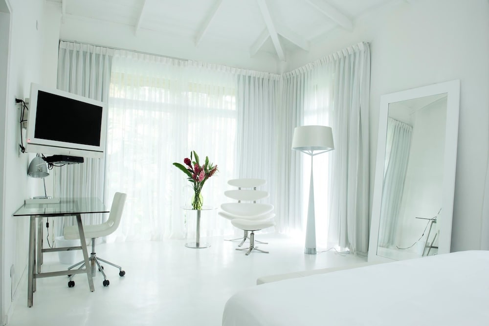 Le Cameleon Hotel 32/65