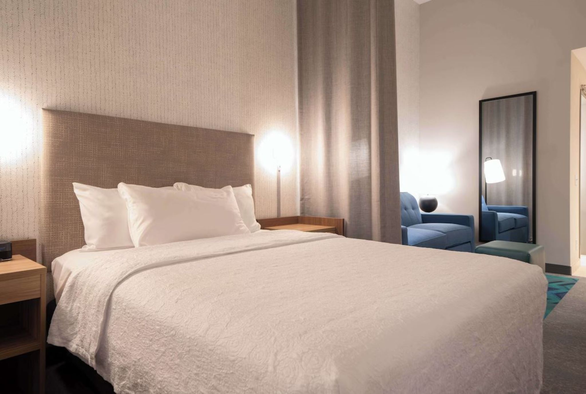 STUDIO, SUITE, KING BED