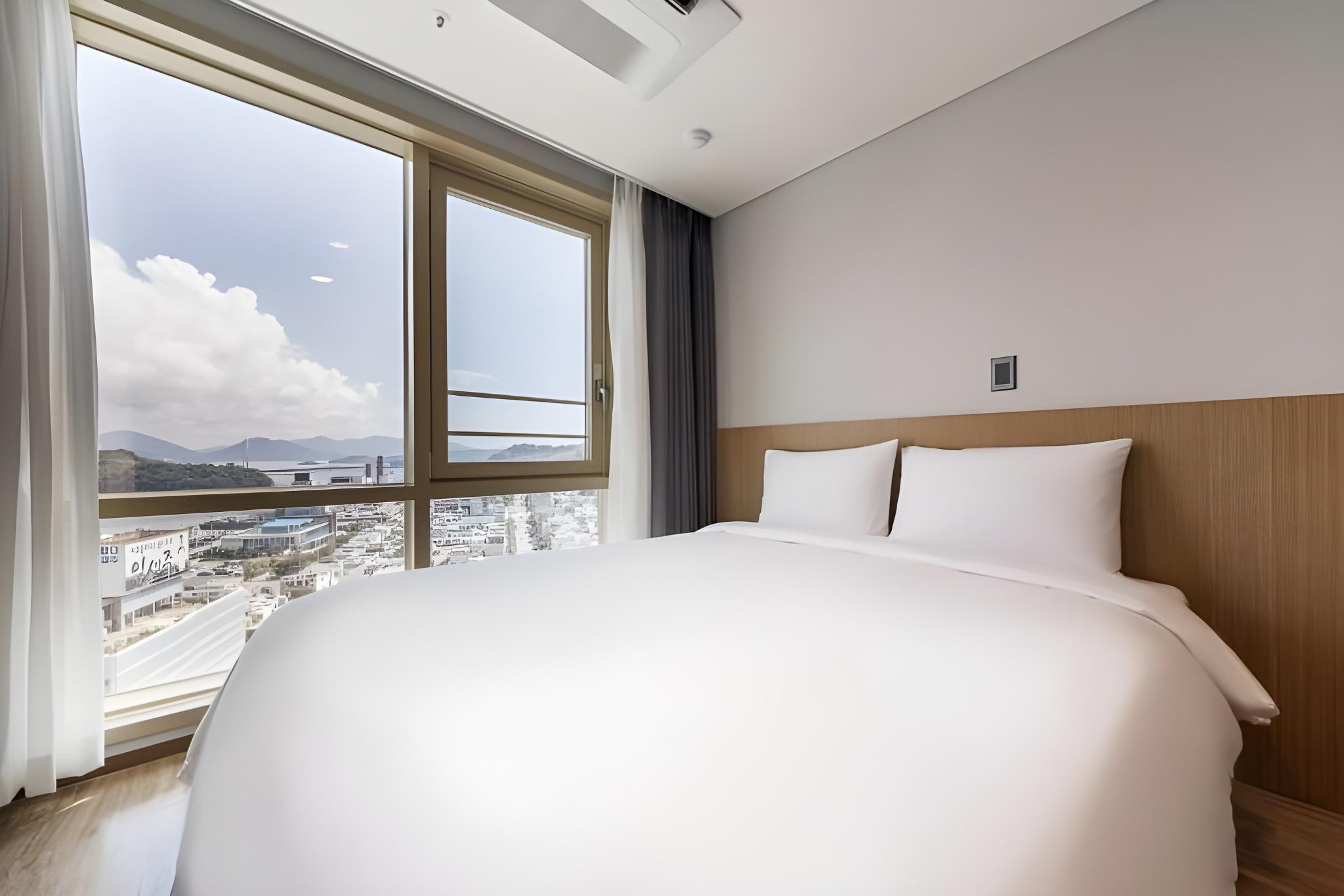 غرفة سوبيريور بسرير مزدوج بإطلالة على البحر، Hotel Kenny Yeosu 2/4