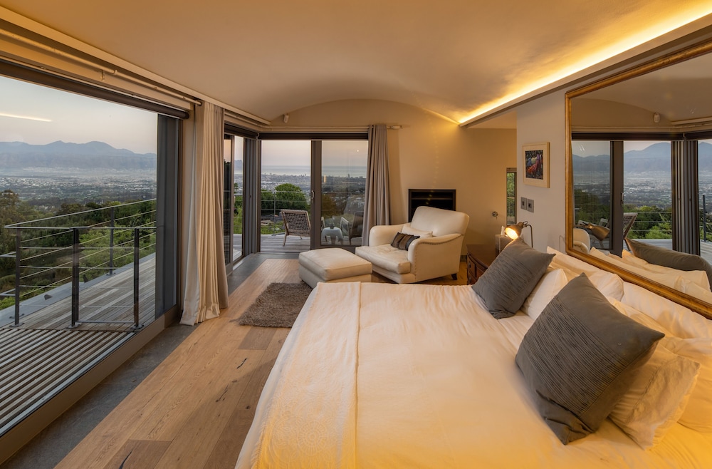 Spanish Farm Guest Lodge 25/90