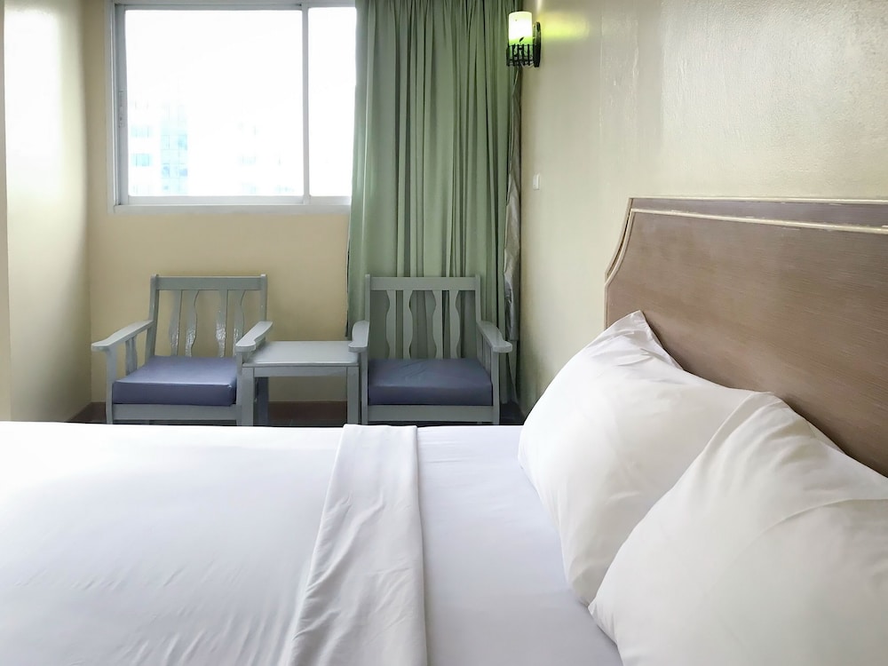 J TWO S Pratunam Hotel 6/19
