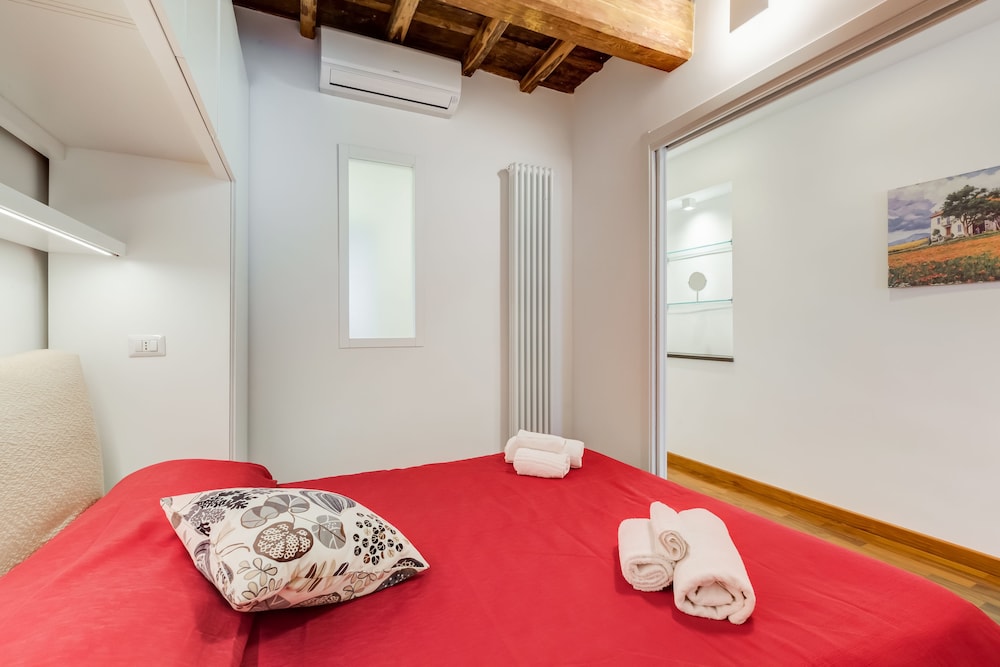 Piazza Navona-Coronari House 6/24
