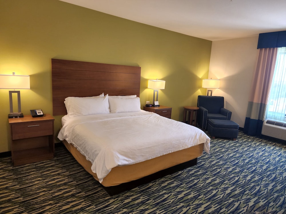 Holiday Inn Express & Suites Midland South I-20 16/69
