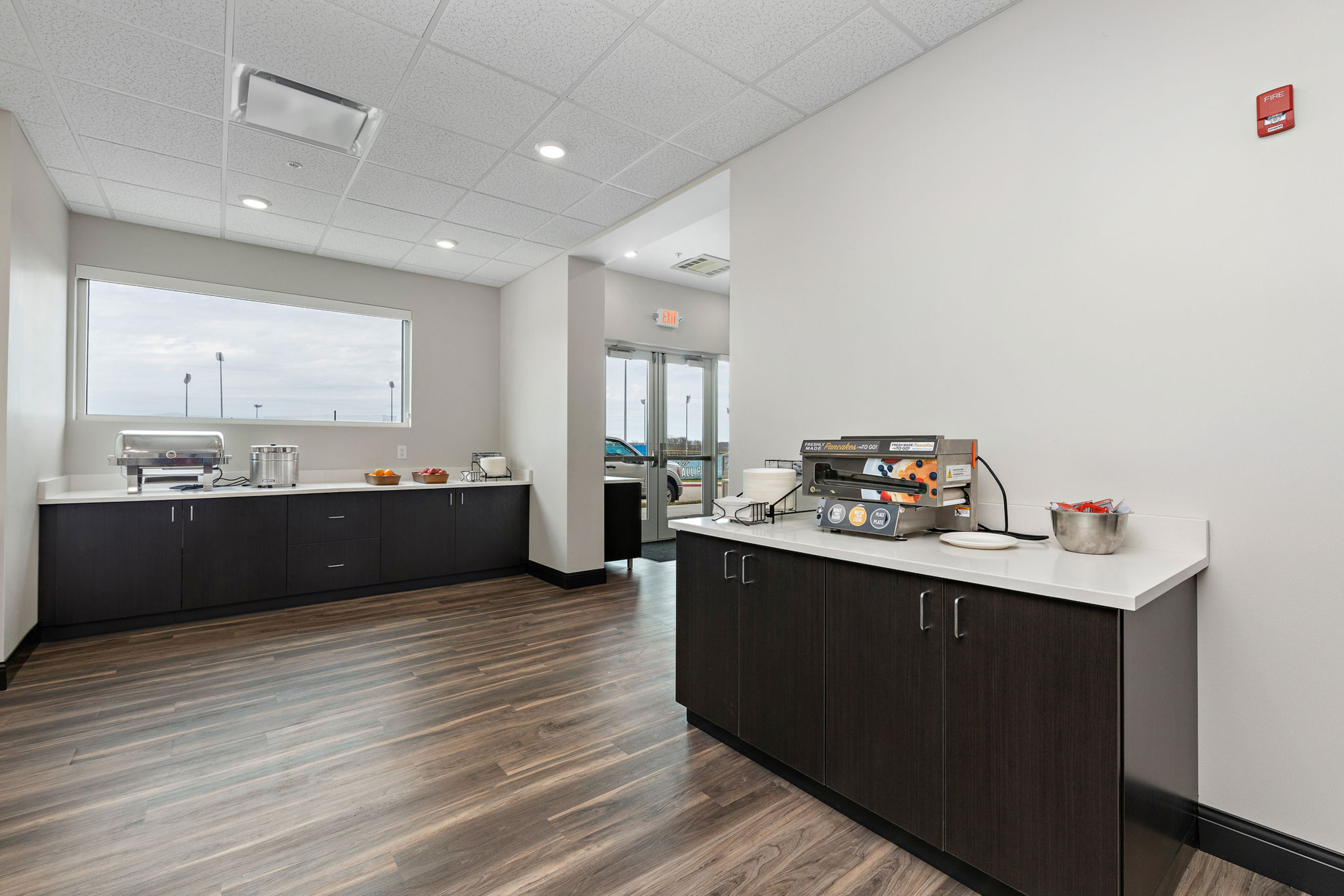 Holiday Inn Express Kansas City North Parkville, an IHG Hotel 5/50