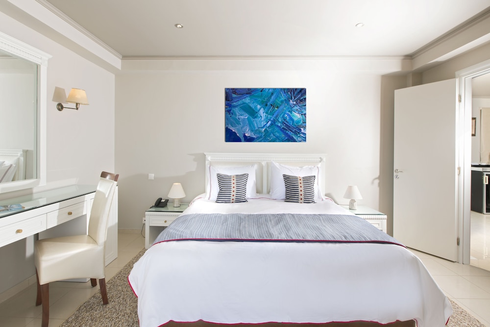 SUITE 1 BEDROOM 1st FLOOR