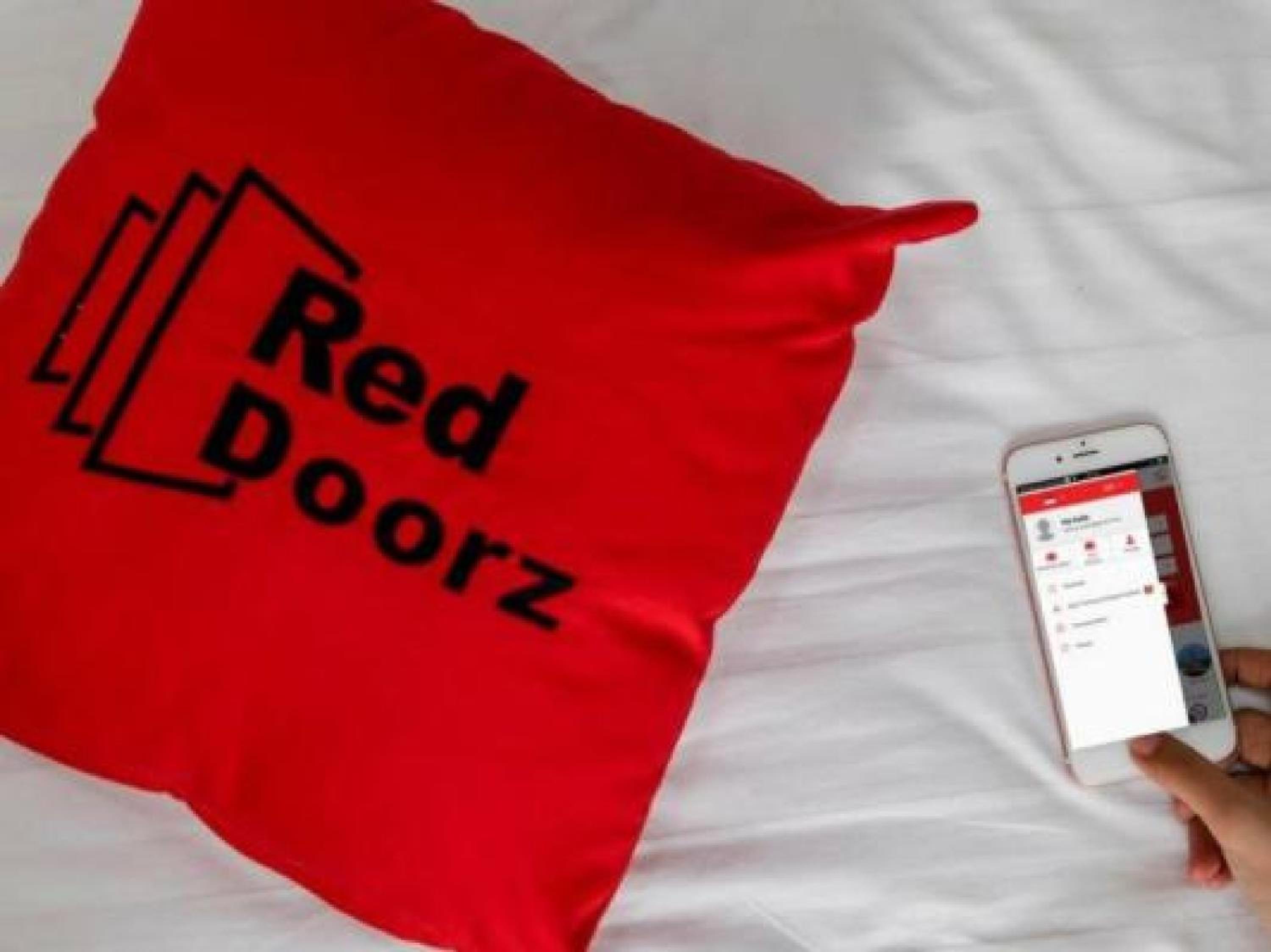 RedDoorz Plus @ Karebosi Area 2 (RedDoorz - Hotel Crown Inn) photo5