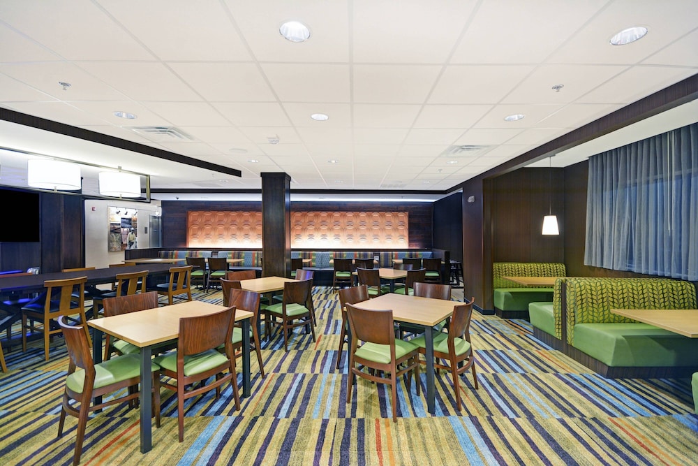 Fairfield Inn & Suites By Marriott Savannah Sw/Richmond Hill 45/53