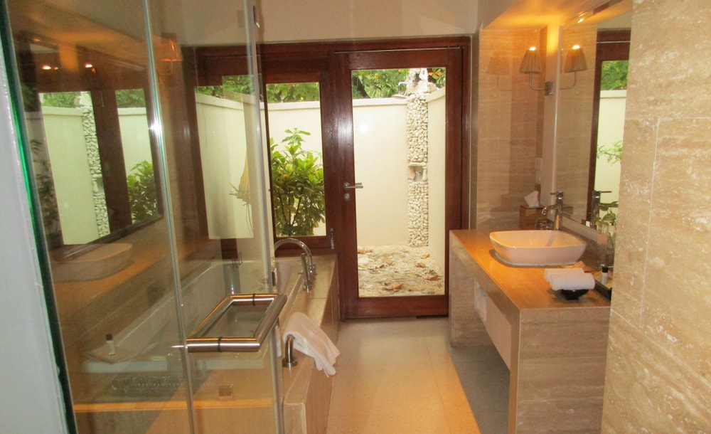 Beach Villa, Deluxe, King Bed, Ocean View، Taj Coral Reef Resort and Spa 9/9