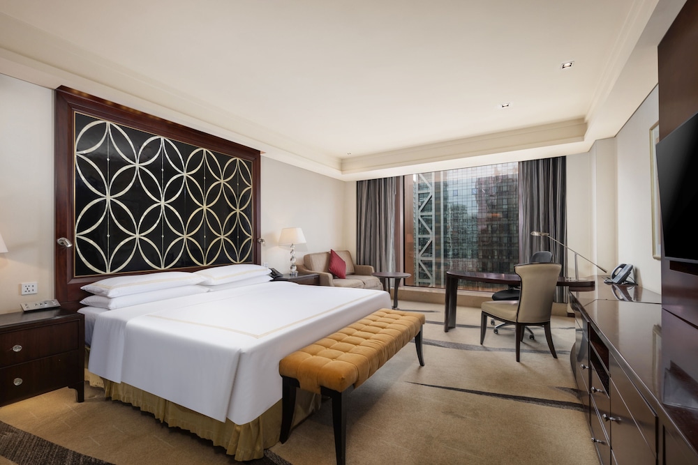 DELUXE, KING BED