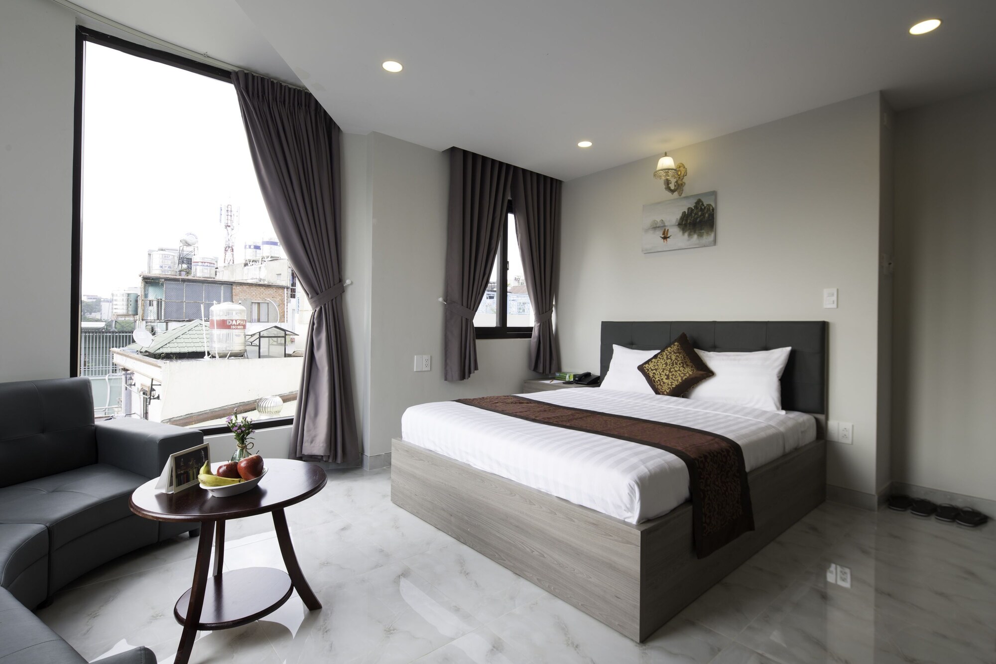 GRAND, SUITE, QUEEN BED, CITY VIEW