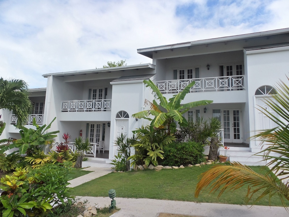 DICKENSON BAY COTTAGES 8/50