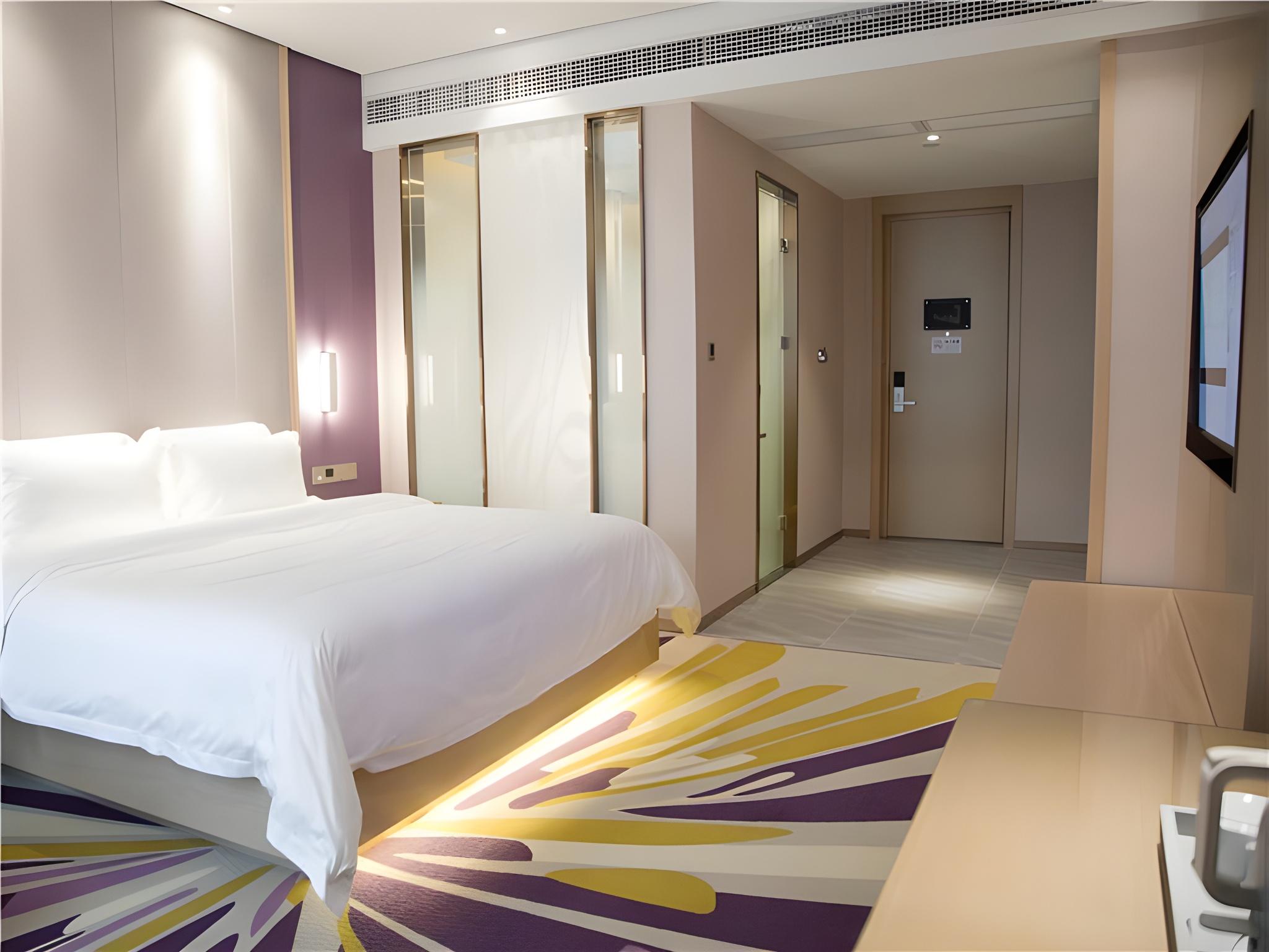Business, Queen Bed