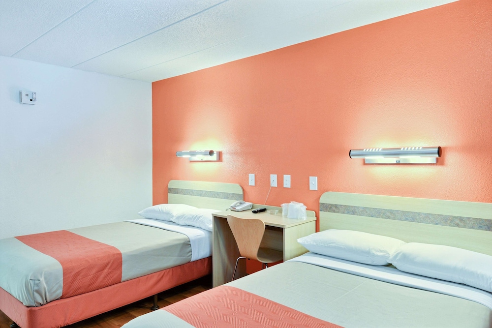 Motel6 Nashua, NH - South 28/55