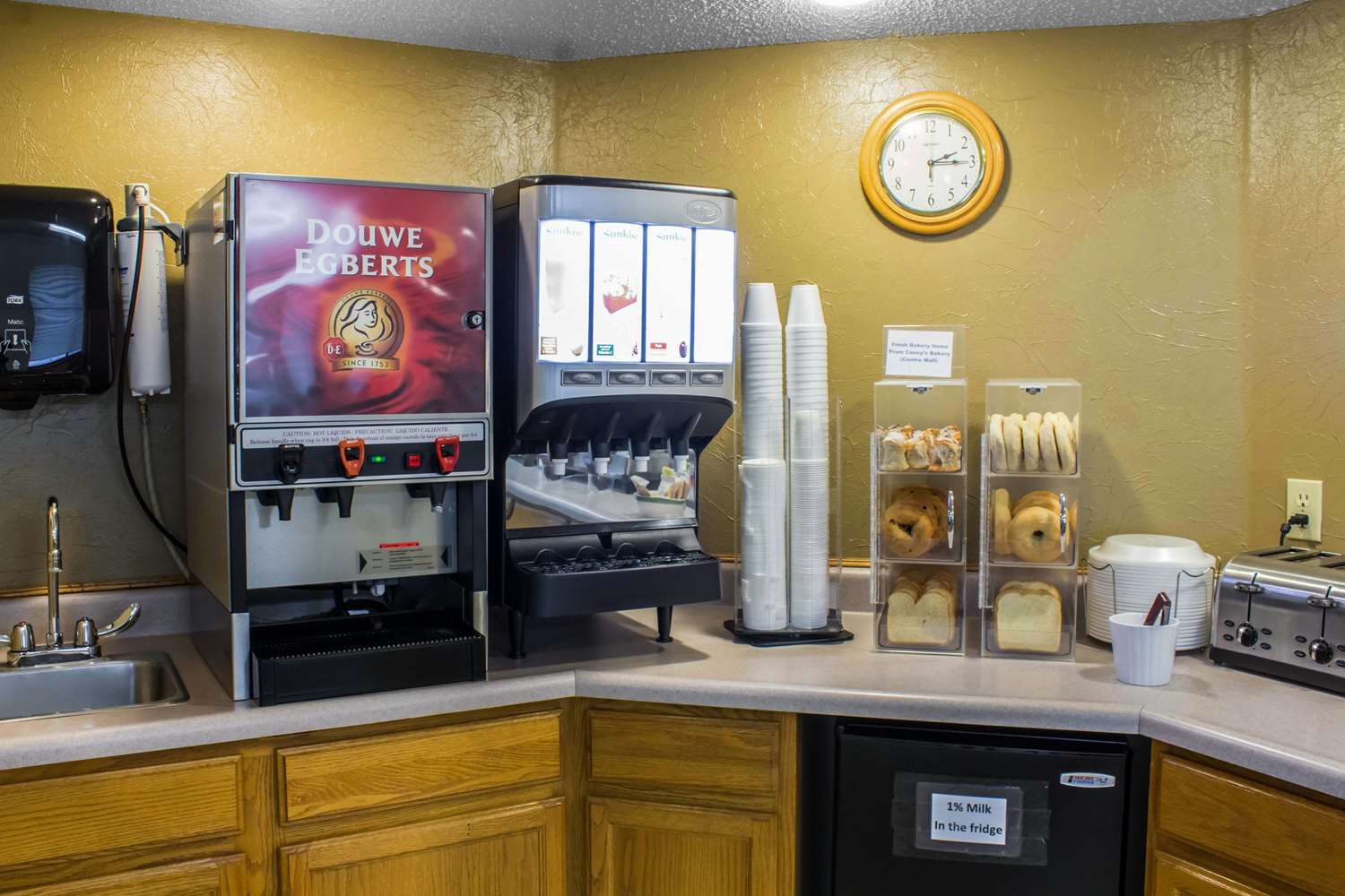 Econo Lodge Sioux Center 27/43