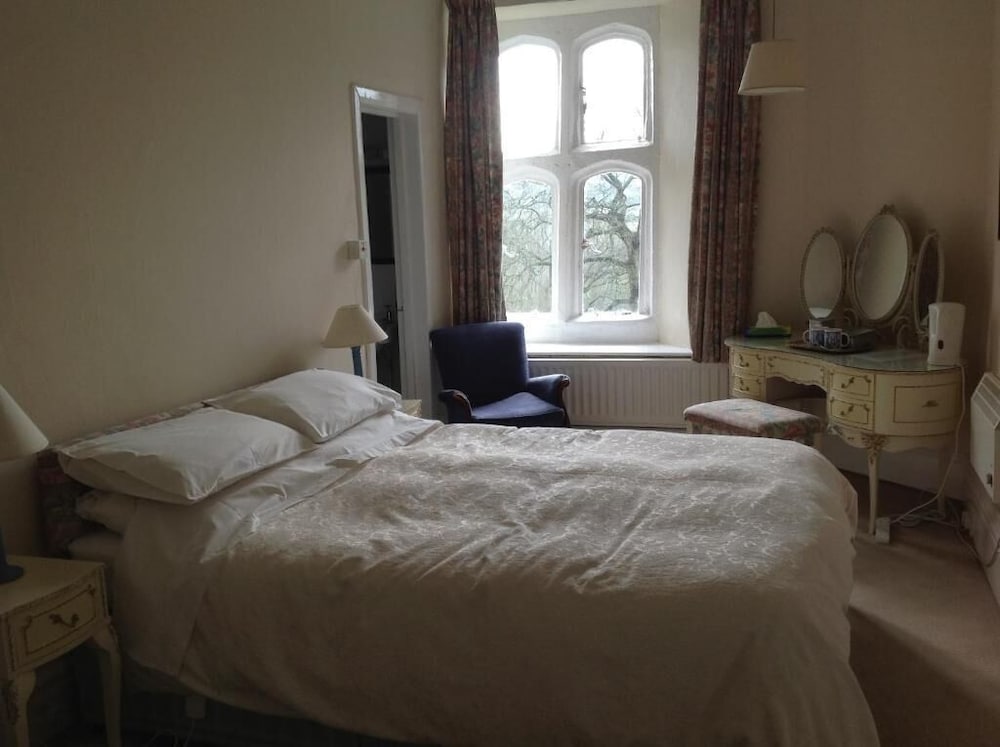 Greenham Hall B&B 4/25